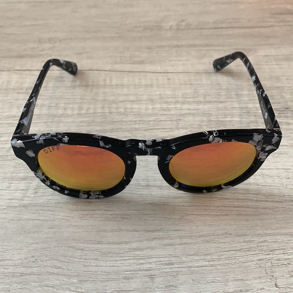 5 DIFF sunglasses - Picture 2 of 9